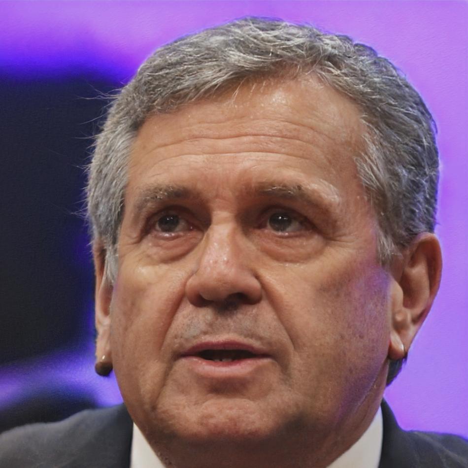 Portrait de Julien Moreau, analyste financier senior